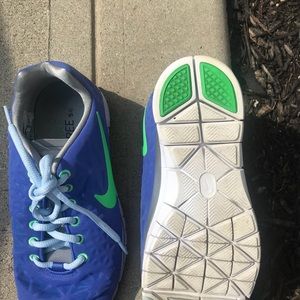 Women Nike tennis shoes